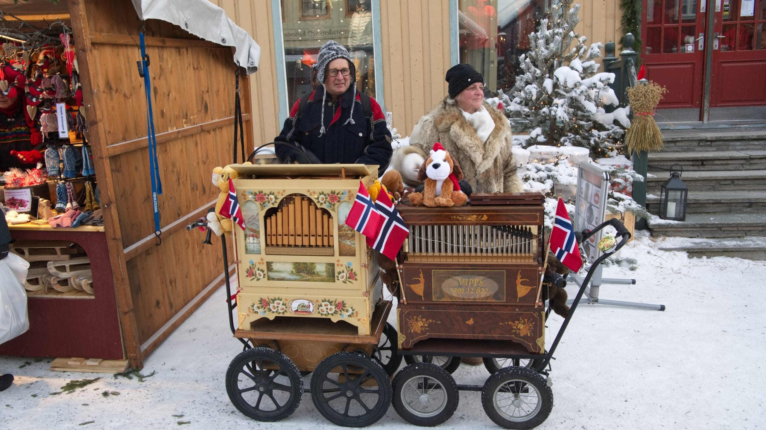 Lirekasse på Julemarked Røros. Foto: Svein Eggan